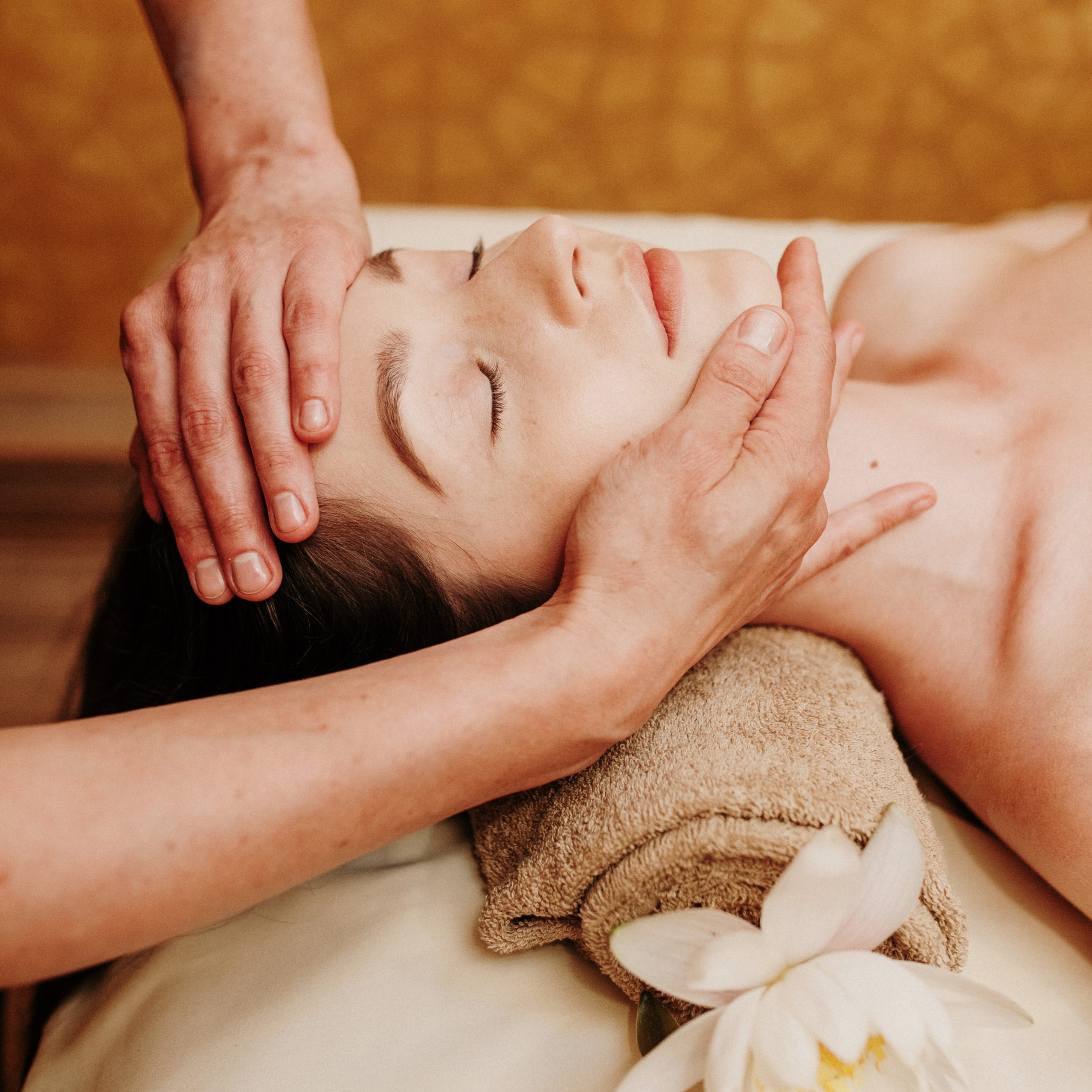Japoniškas terapinis veido masažas Kobido